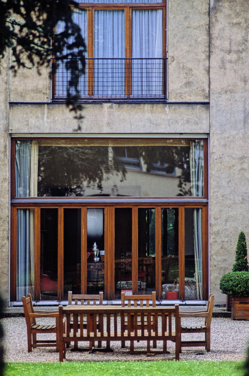 A Cassandre ház Versailles-ban (Les Yvelines). Építés 1924-1925, Auguste (1874-1954) és Gustave (1876-1952) Perret építészek. Jean Marie Mouron plakáttervező számára épült, Cassandre néven ismert, fegyverbetonból készült, nagyméretű műalkotással. alkotó: Auguste & Gustave (1876 1952) Perret