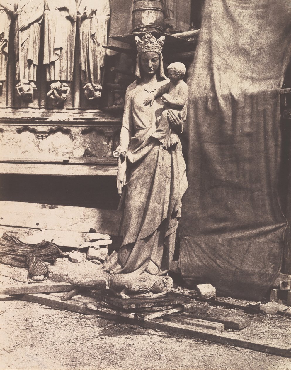 [Szűz és gyermek szobra, Notre Dame, Párizs], 1853-1854. alkotó: Auguste Mestral