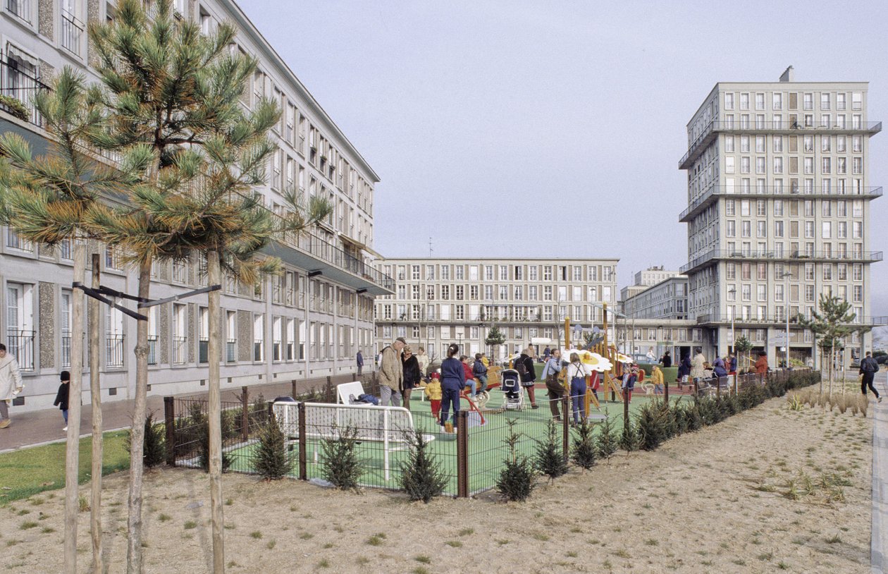 Lakóépület Le Havre-ban (Seine Maritime). Az UNESCO által 2005. július 15-én a világörökség részévé nyilvánított város. Le Havre volt a második világháború (1939-1945) alatt Franciaország legjobban elpusztított városa. Auguste Perret (1874-195) vezetésével alkotó: Auguste Perret