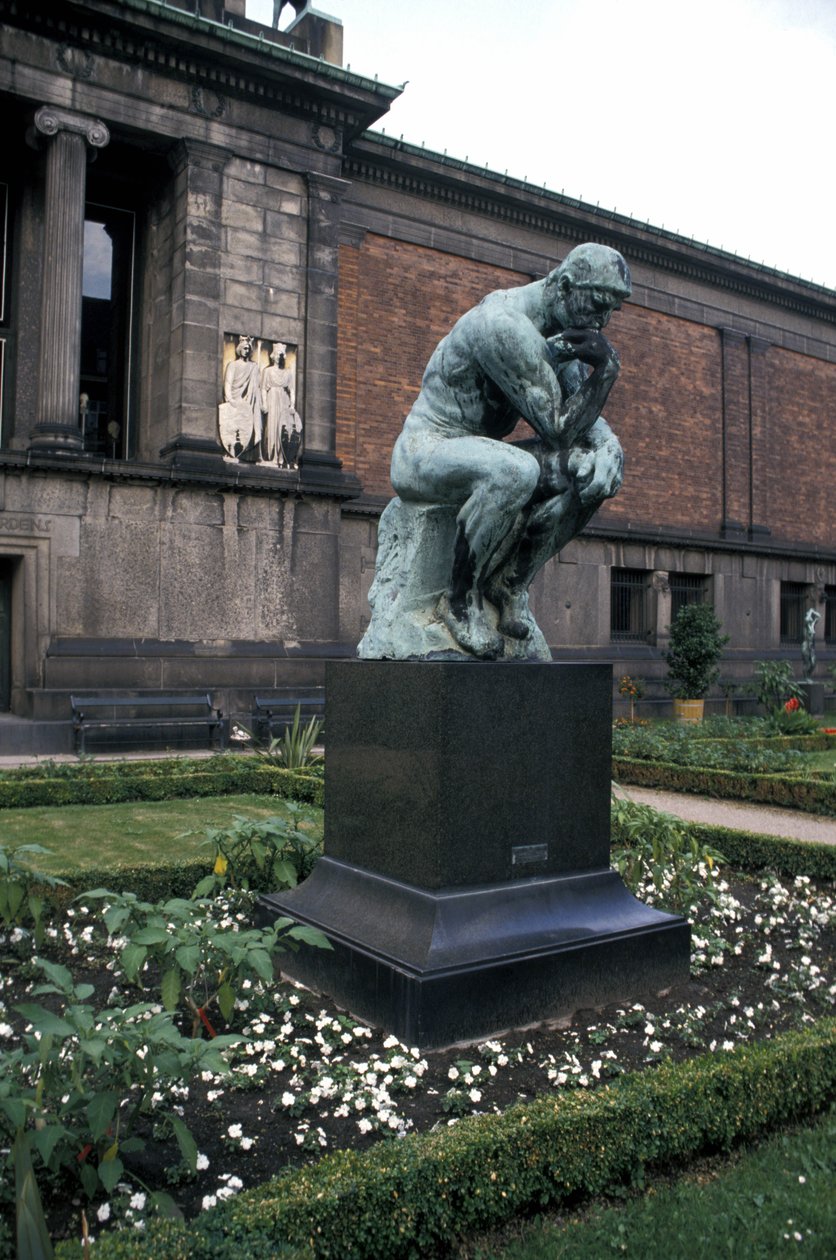 Rodin Gondolkodó szobra, Ny Carlsberg Glyptotek, Koppenhága, Dánia, Európa alkotó: Auguste Rodin