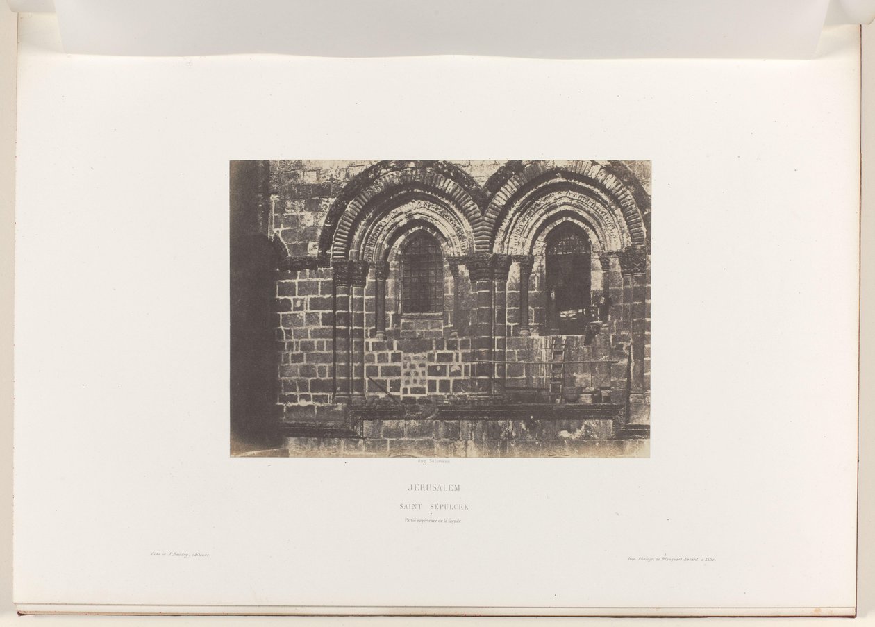 Részlet a jeruzsálemi Szent Sír-templom homlokzatáról Jeruzsálem. Szent Sír. Partie supérieure de la facade (cím a tárgyon) alkotó: Auguste Salzmann