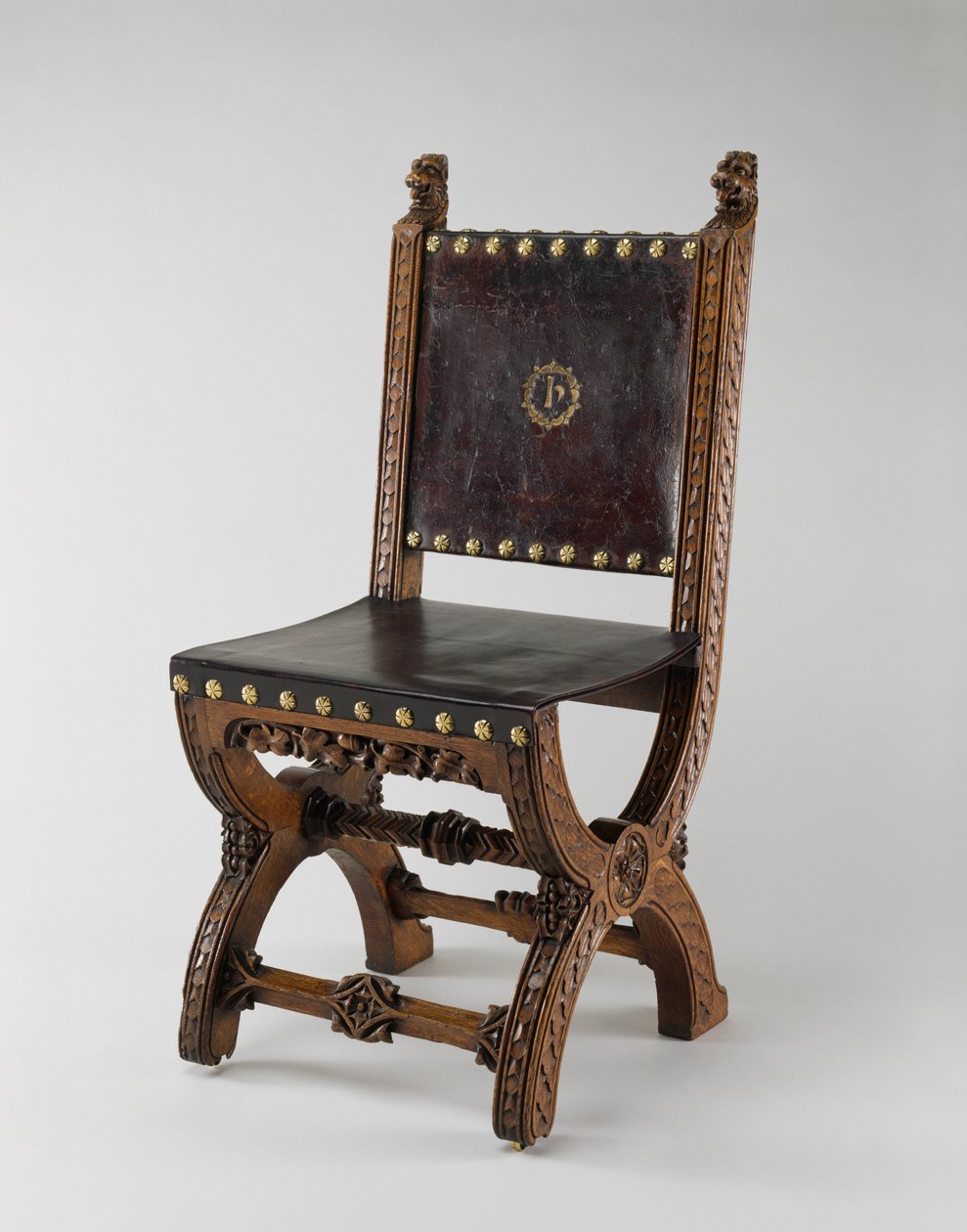 X-Frame szék, John Webb, 1847 körül (tölgy, bőr és sárgaréz) alkotó: Augustus Welby Northmore Pugin