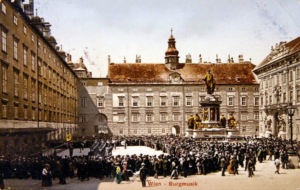 Zenekar játszik a bécsi császári kastély udvarán, 1905 körül (színes lithó) alkotó: Austrian School