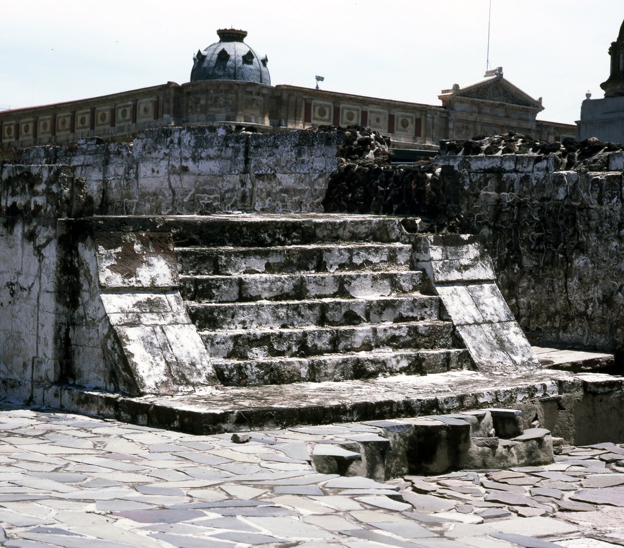 Az A templom északi terasza, Templo Mayor, késő posztklasszikus időszak alkotó: Aztec