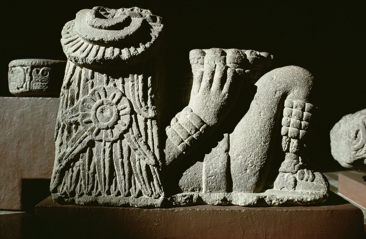 Fekvő napisten, hajában naptárkoronggal alkotó: Aztec