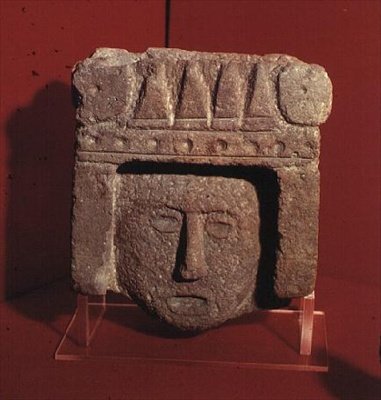 Azték faragott fej alkotó: Aztec
