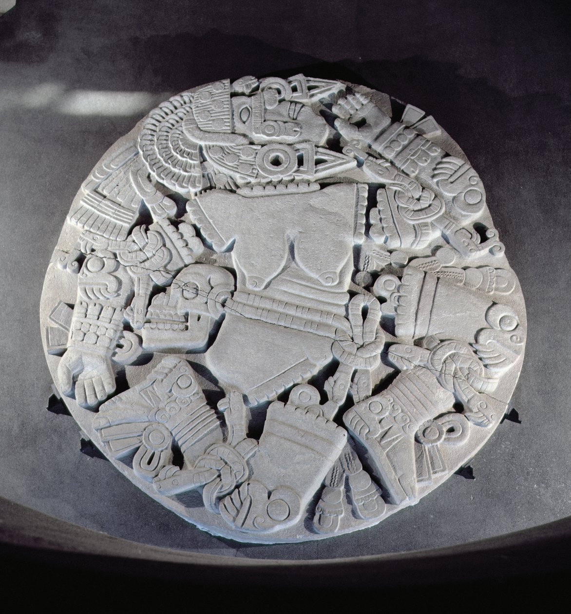 Coyolxauhqui holdistennő feldarabolását ábrázoló faragvány, amelyet a tenochtitlani ikerpiramis lábánál találtak, késő posztklasszikus időszak (1300-1521) (lásd még 97326). alkotó: Aztec