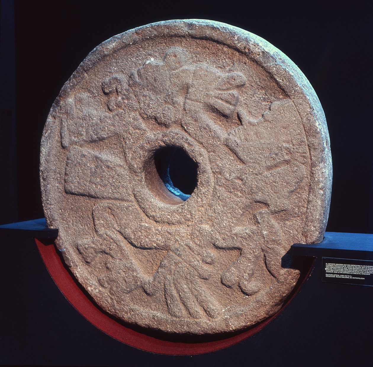 A pelota játékhoz használt kő alkotó: Aztec