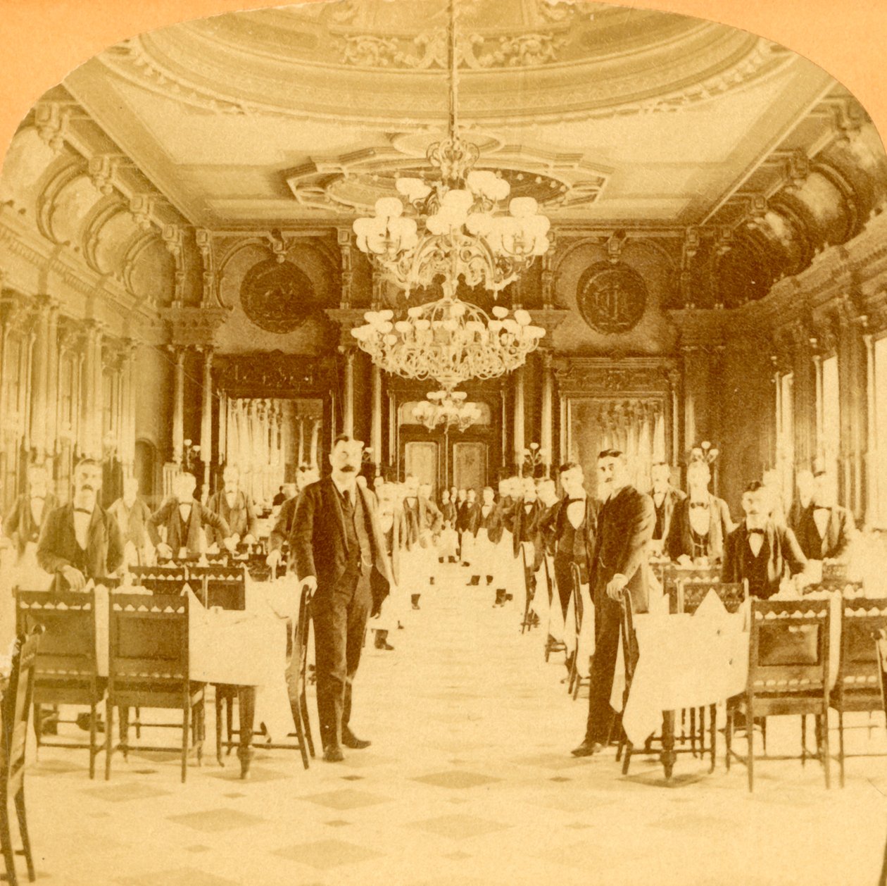 A Windsor Hotel Great Dining Hall a világ legjobbjának mondható Montrealban, Kanadában, 1894. alkotó: B. W. Kilburn