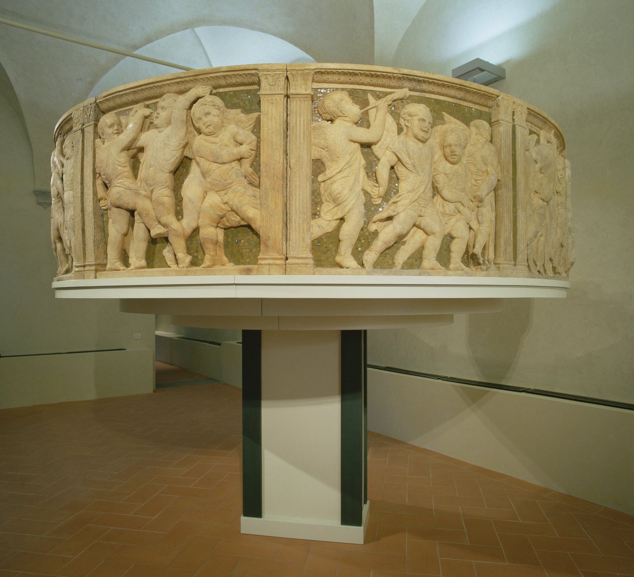 A Prato-székesegyház restaurálás utáni külső szószéke alkotó: B. di Donatello and Michelozzo