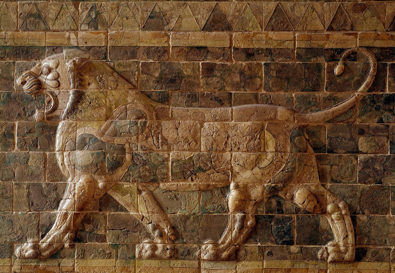 A Babilon Erigee körmenete II. Nabukodonozor (i. e. 605-562) uralma alatt: az Istar-kapu részlete, amely egy tégla mozaik-oroszlánt ábrázol. Babilon, Irak. Párizs. Louvre múzeum alkotó: Babylonian