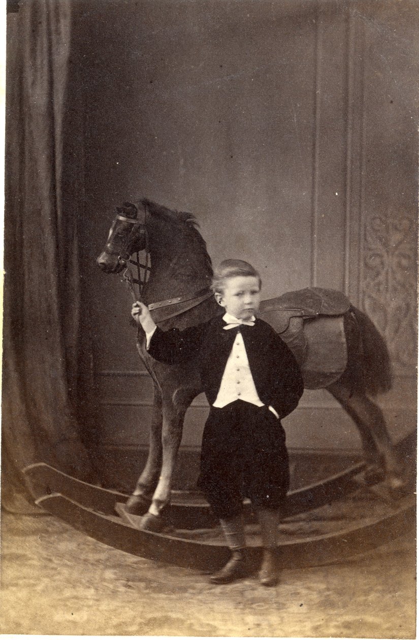 Álló fiú hintaló gyeplőjével, 1860-as évek (albumnyomat) alkotó: Barat