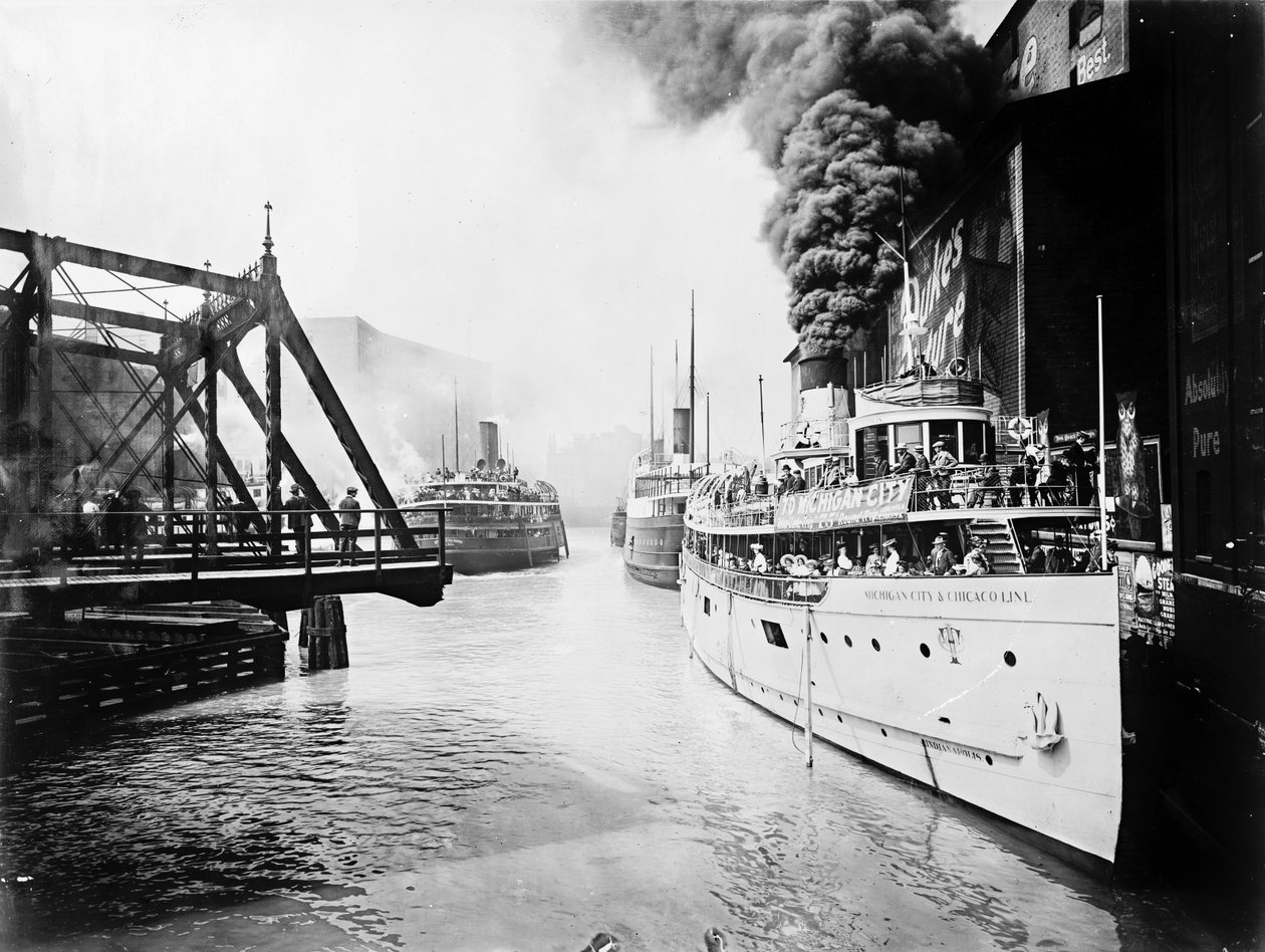 Utasszállító hajók a Chicago folyón, Chicago, Illinois, USA, 1905 körül (f/w fotó) alkotó: Barnes and Crosby