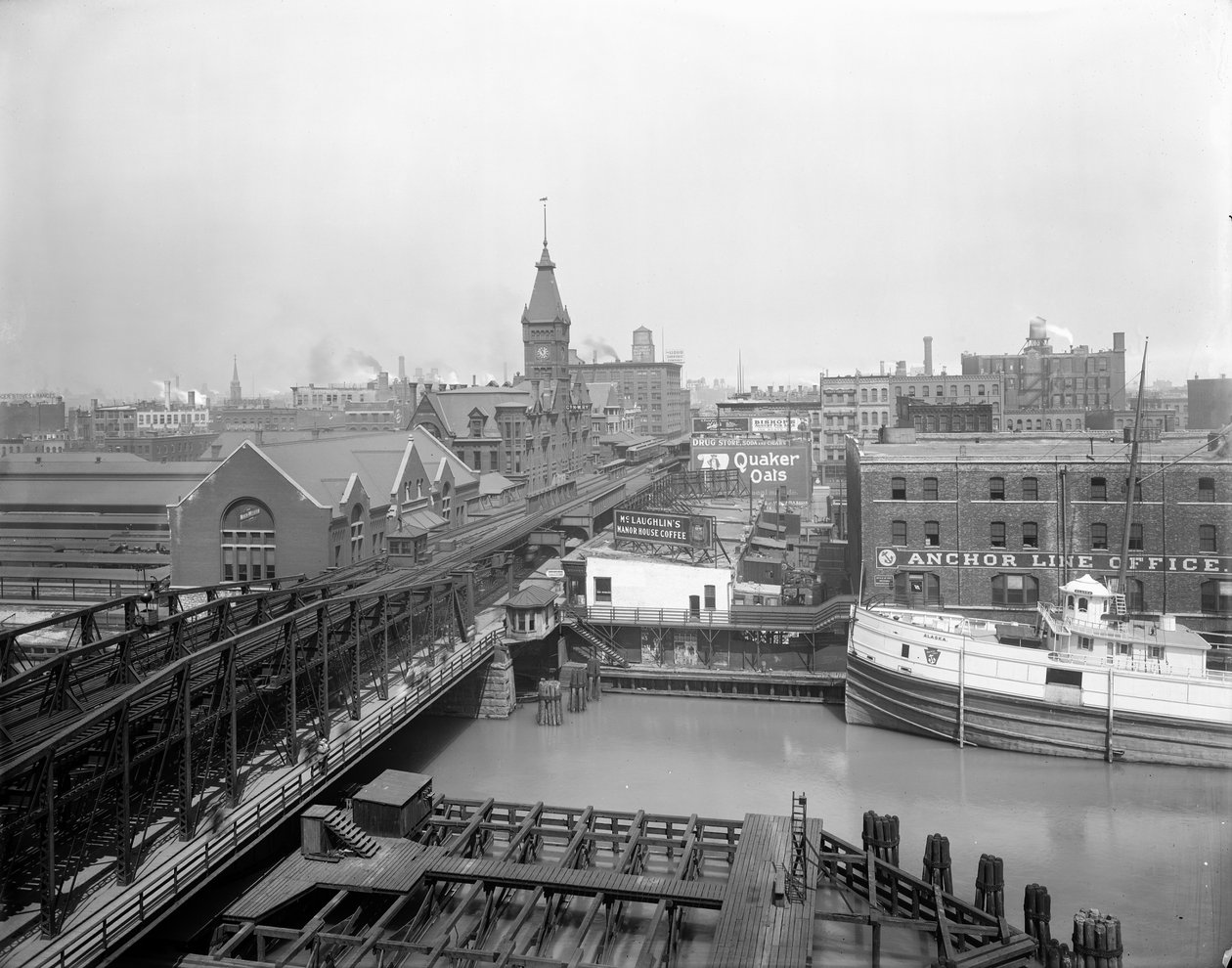 Az Alaska gőzhajó a Wells Streeten dokkolt, Chicago, Illinois, USA, 1905 körül (f/w fotó) alkotó: Barnes and Crosby