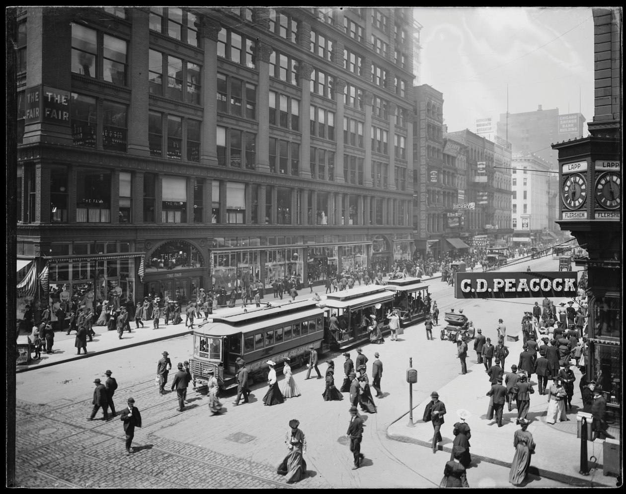 Kilátás a The Fair Store-ra a State Streeten, Chicago, Illinois, USA, 1905 körül (f/w fotó) alkotó: Barnes and Crosby