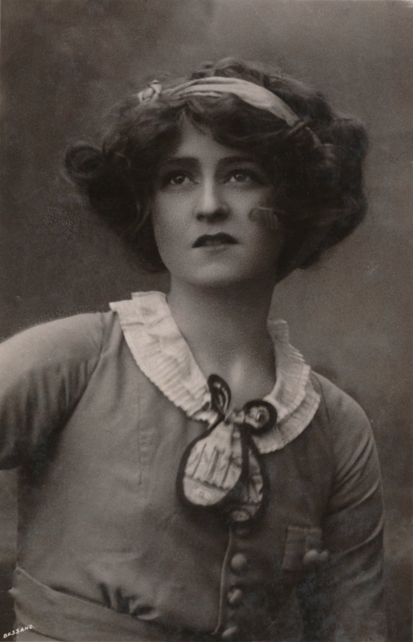 "Miss Gabrielle Ray, 1883-1973, Daisy szerepében a Dollárhercegnőben.", 1930. alkotó: Bassano Ltd