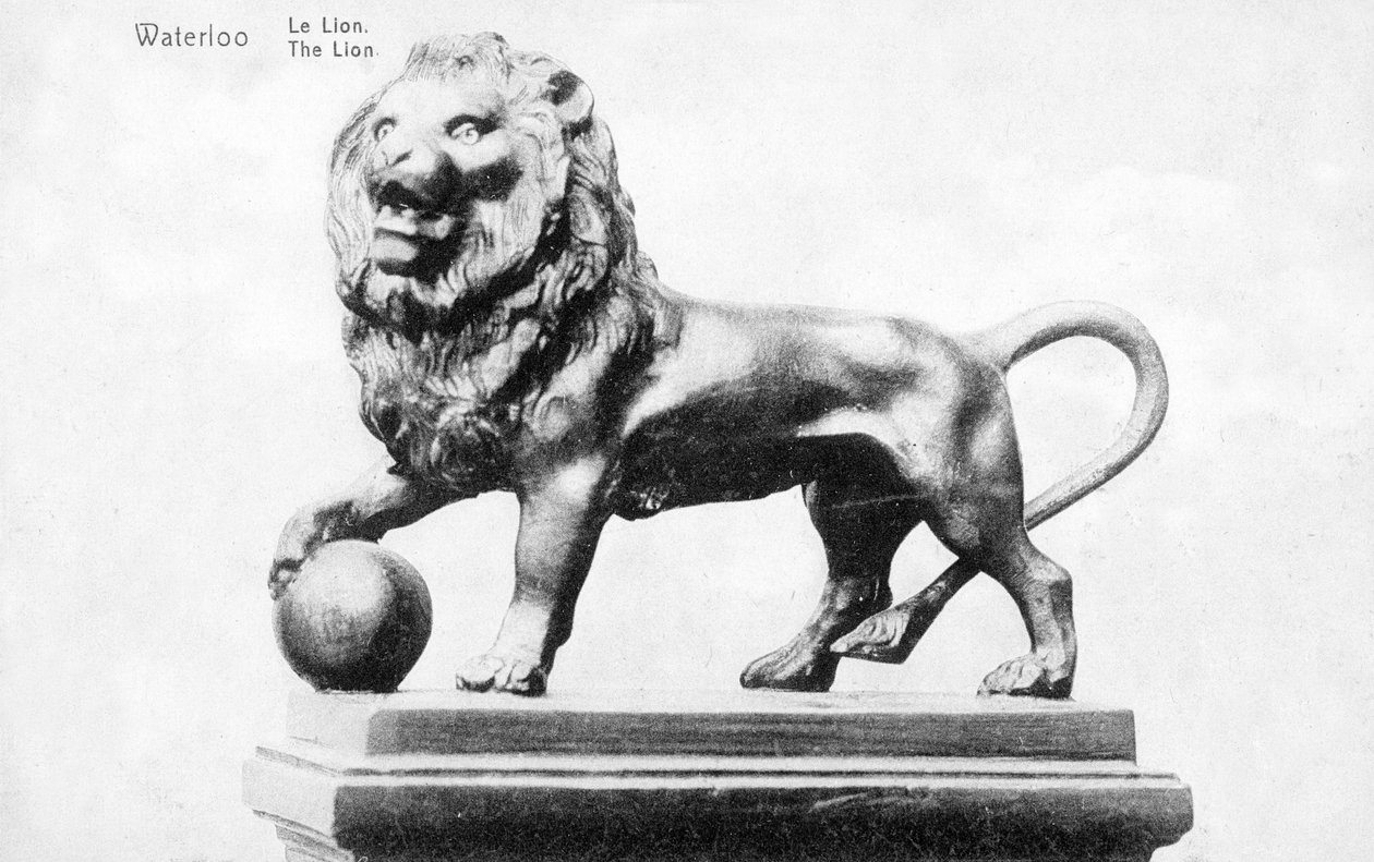 A waterlooi csata holland emlékműve, az oroszlánt ábrázolva a Butte du Lion (Oroszlánhalom) csúcsán, emlékképeslap, 1912 körül (photolith) alkotó: Belgian Photographer