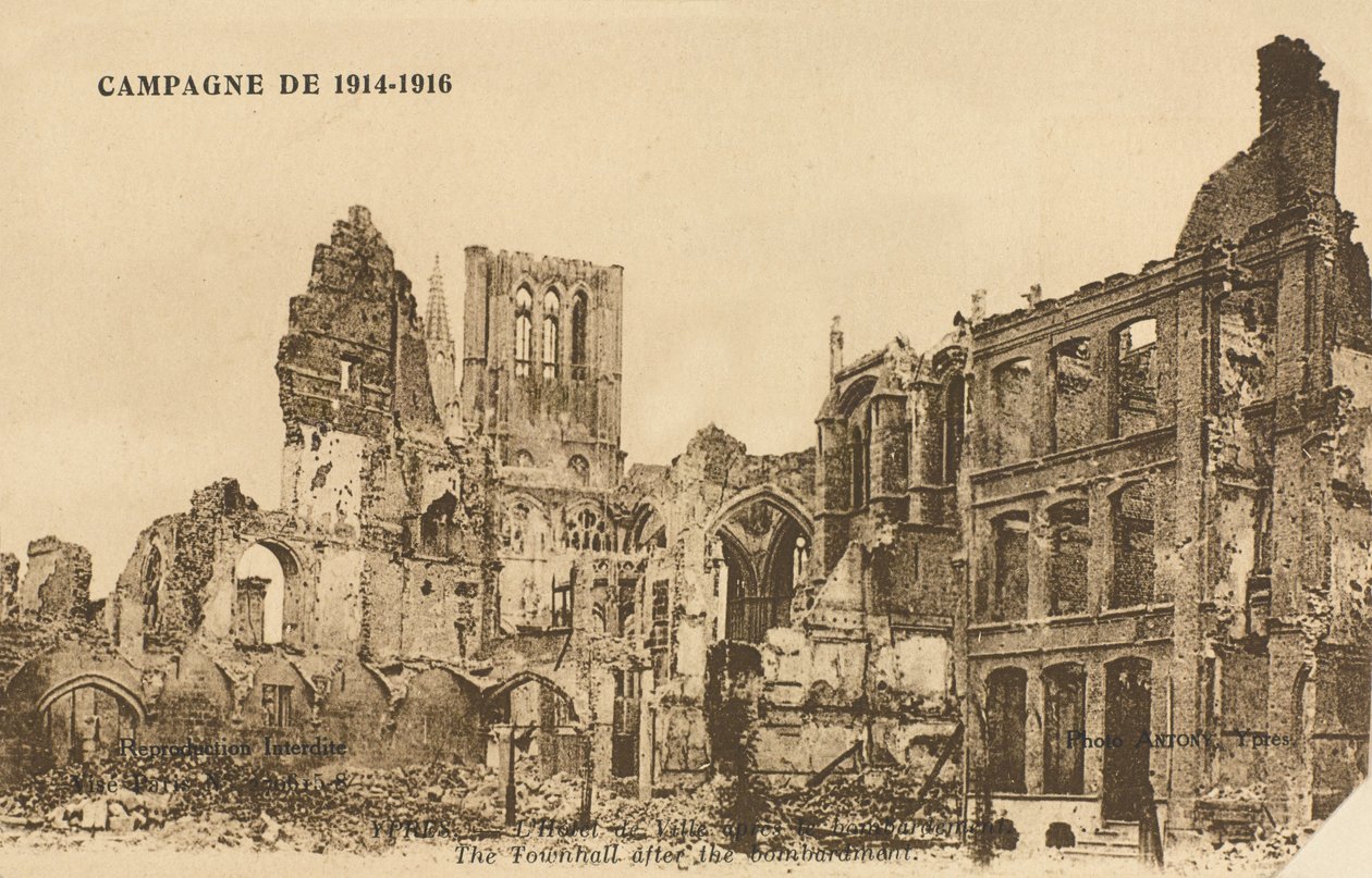 Hotel de Ville a bombázás után, Ypres, 1915 alkotó: Belgian Photographer
