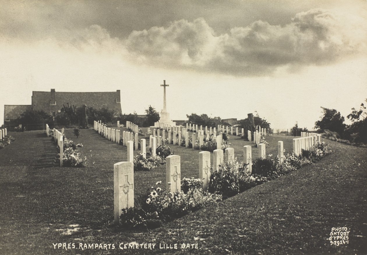 Ramparts temető (Lille Gate), Ypres alkotó: Belgian Photographer