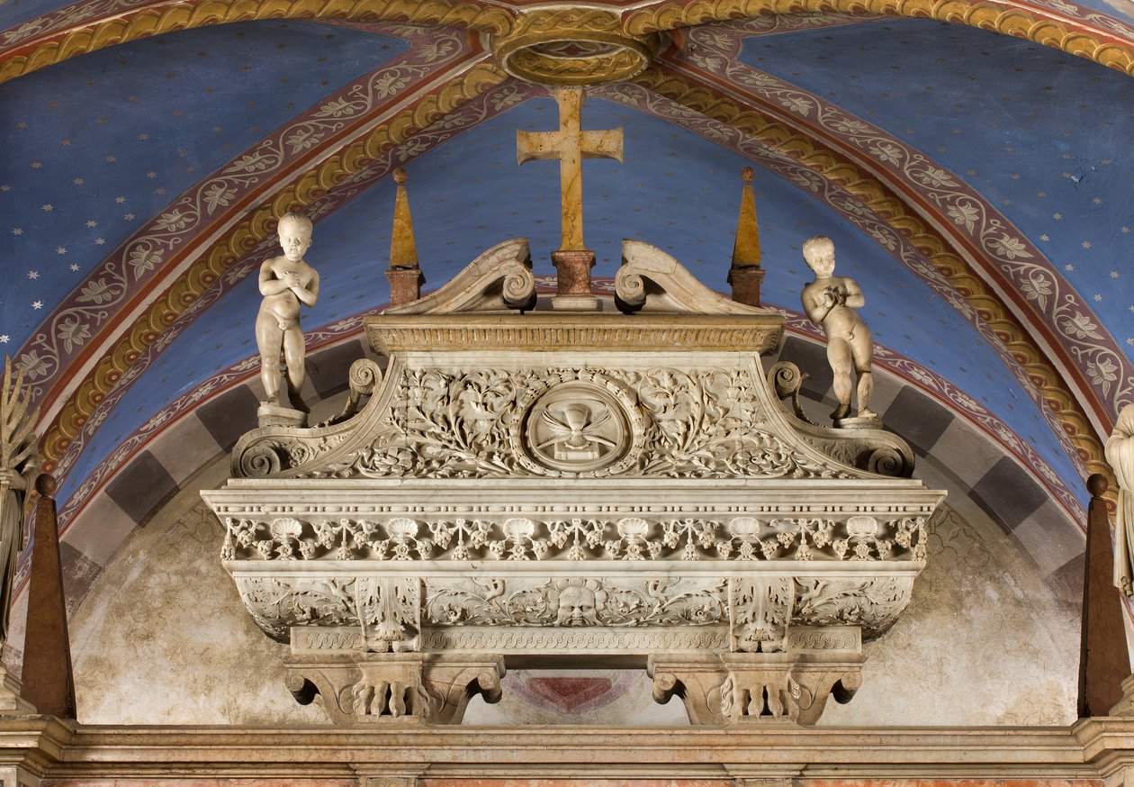 Kripta, Szent Marcellinus és Péter ördögűző bárkája, szarkofág Szent Marcelino és Szent Péter ördögűző szobraival, Benedetto Briosco 1506-08 alkotó: Benedetto Briosco