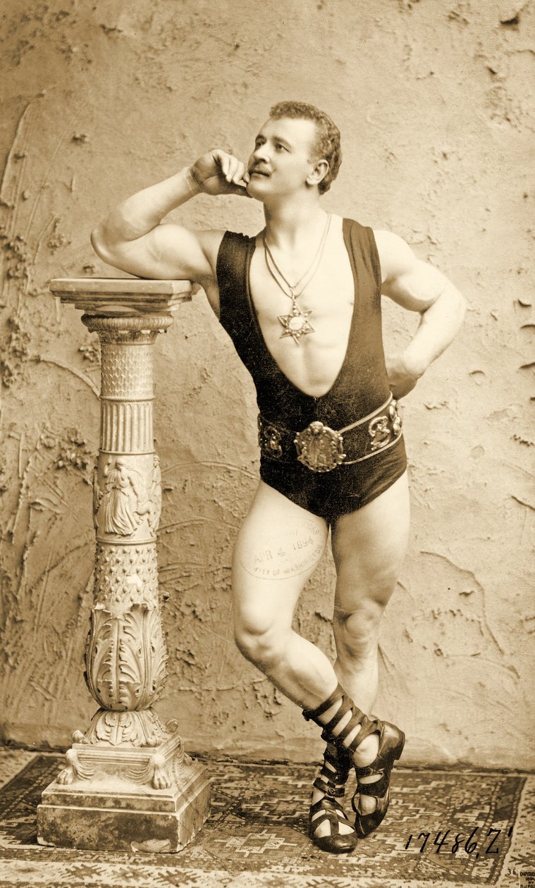 Eugen Sandow, klasszikus ókori görög-római pózban, 1894 körül alkotó: Benjamin J. Falk