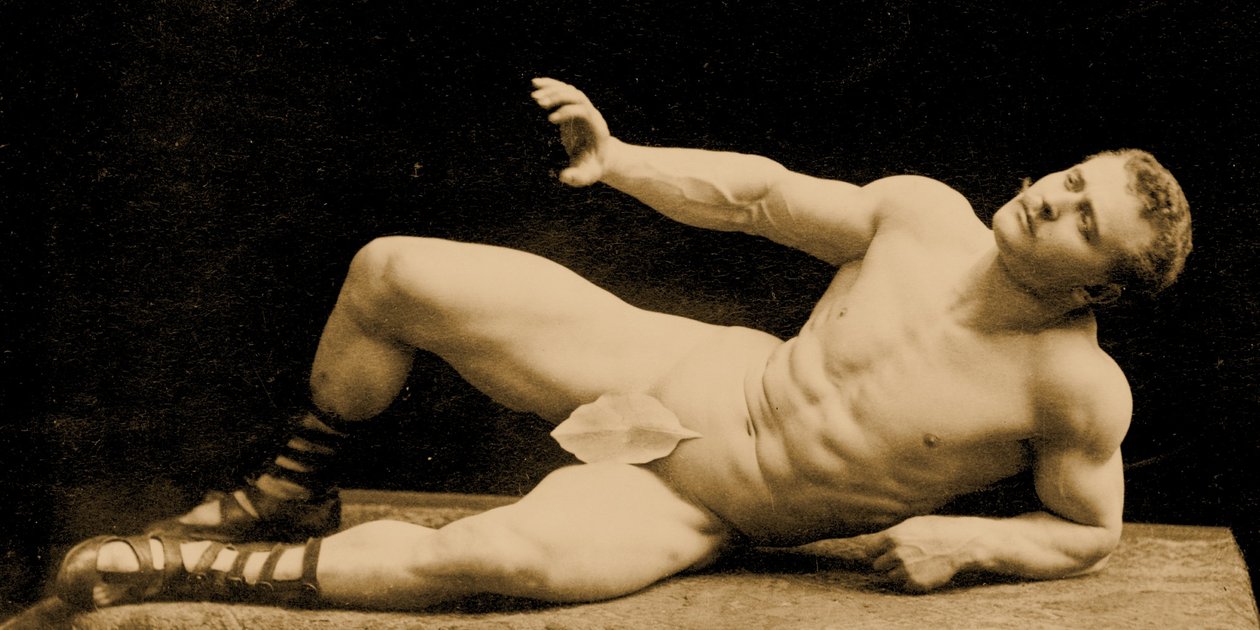 Eugen Sandow, klasszikus ókori görög-római pózban, fügelevéllel, 1894 körül. alkotó: Benjamin J. Falk