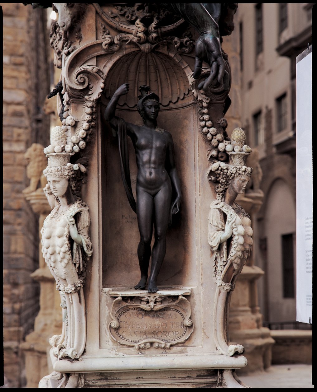 Minerva részlete, Perseus Medúza fejes szobra alapjáról, 1545-55 bronz alkotó: Benvenuto Cellini