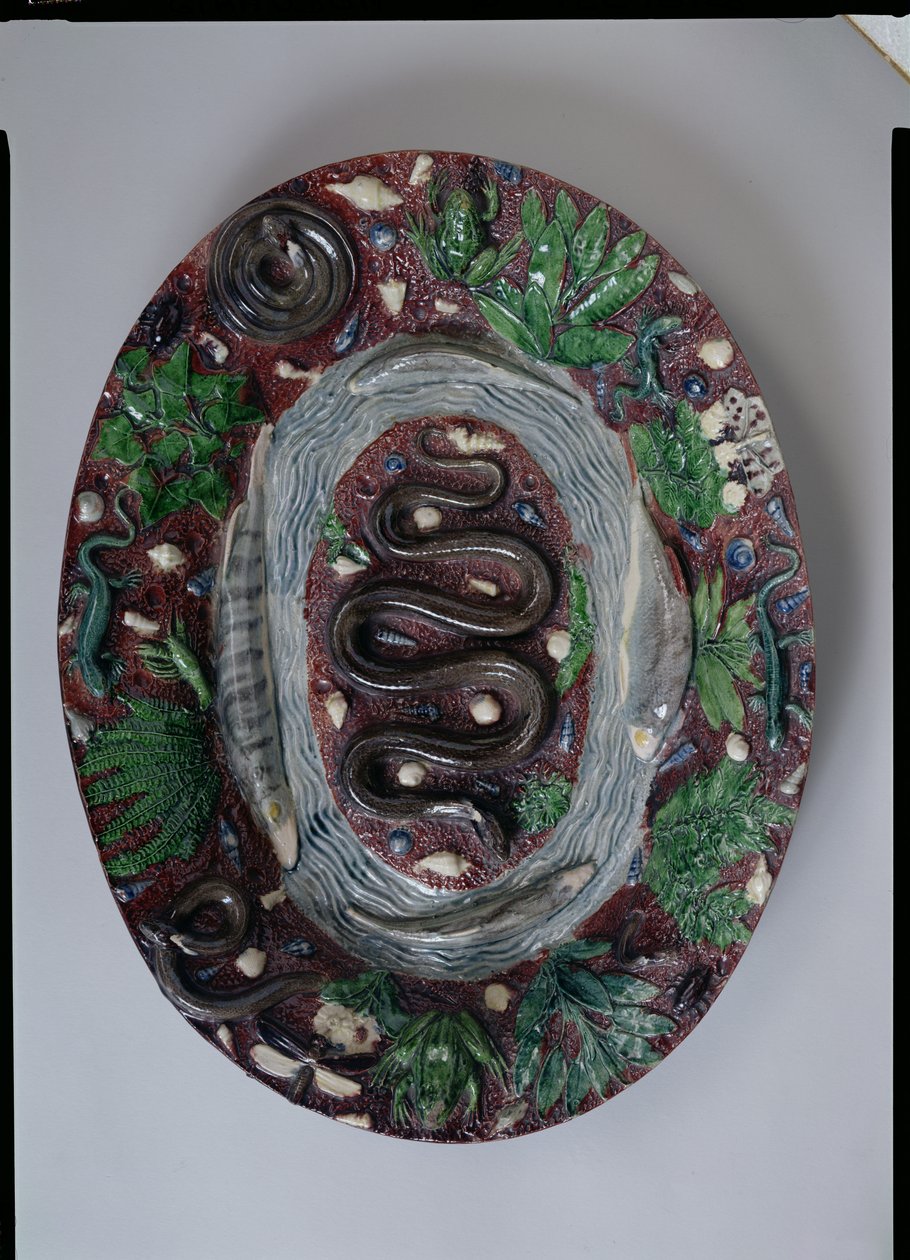 Nagy, ovális tányér domborművel, füves kígyóval, batrachiákkal és halakkal (cserépedény) alkotó: Bernard Palissy