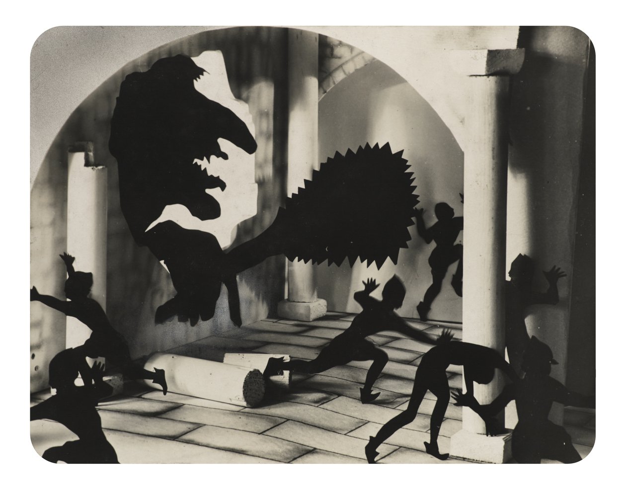 Fantasztikus figurák, valószínűleg 1920-as évek (zselatin ezüst nyomat) alkotó: Bernard Alfieri