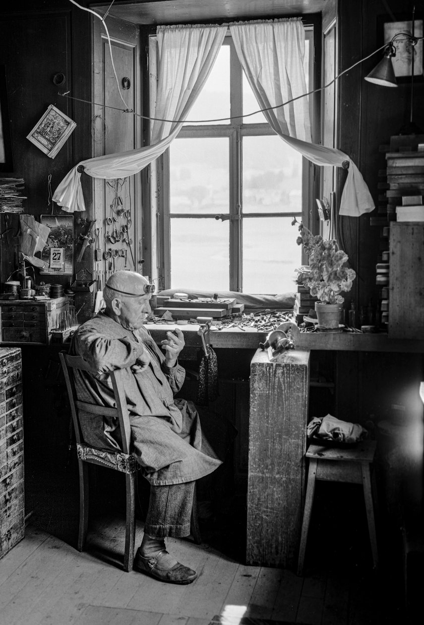 Olasz órásmester szerszámaival és munkapadjával alkotó: Bernard F. Rogers