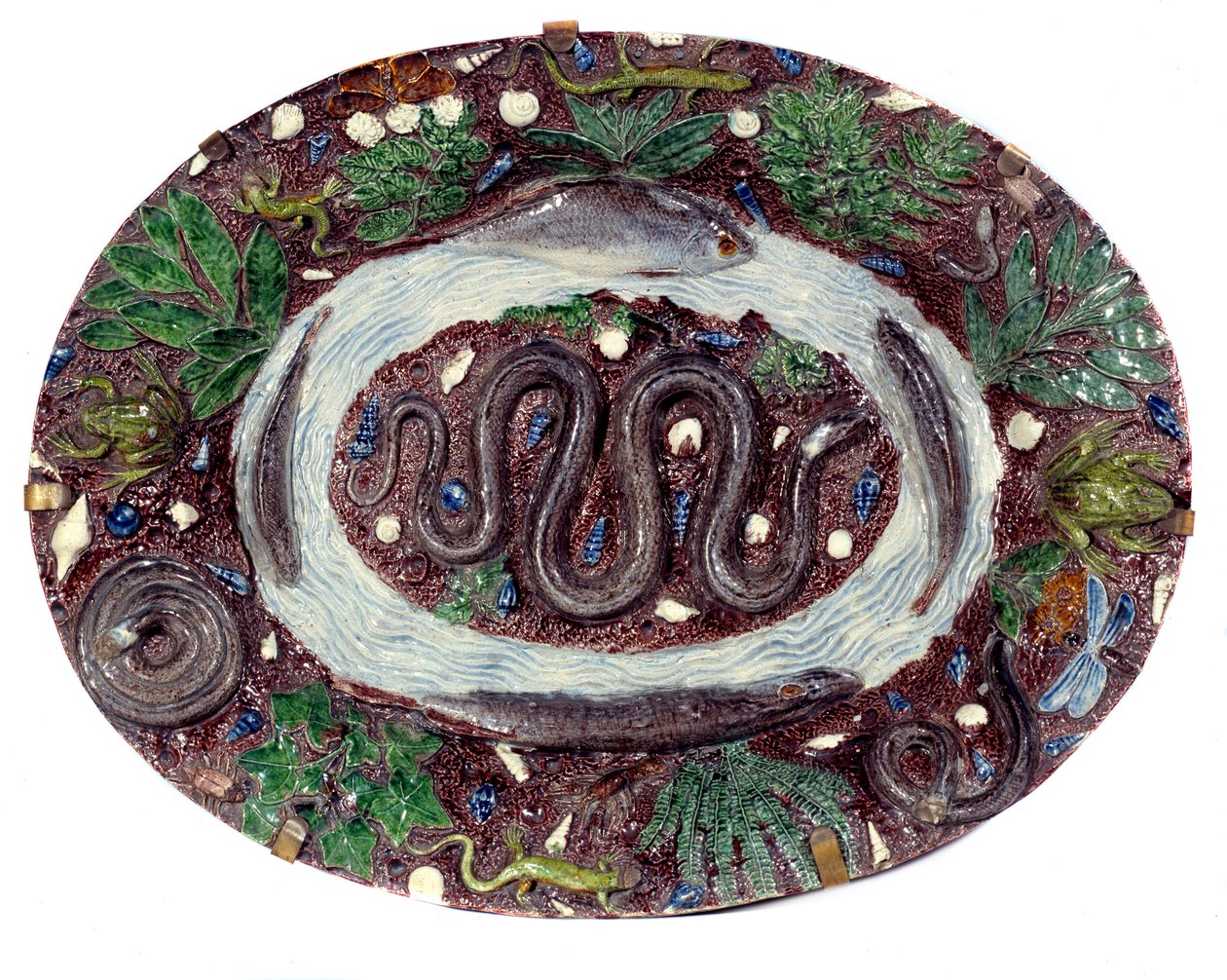 Fajansz tál kígyókkal és batraciákkal. Átm. 0,52 m 16. század. Bernard Palissy (1510-1589) Sevres valósította meg. Nemzeti Kerámiai Múzeum alkotó: Bernard Palissy