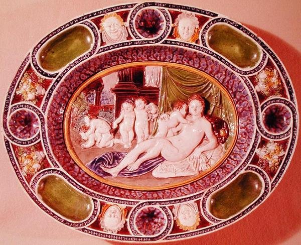 Termékenységet ábrázoló nőt ábrázoló ovális tányér (fajansz) alkotó: Bernard Palissy