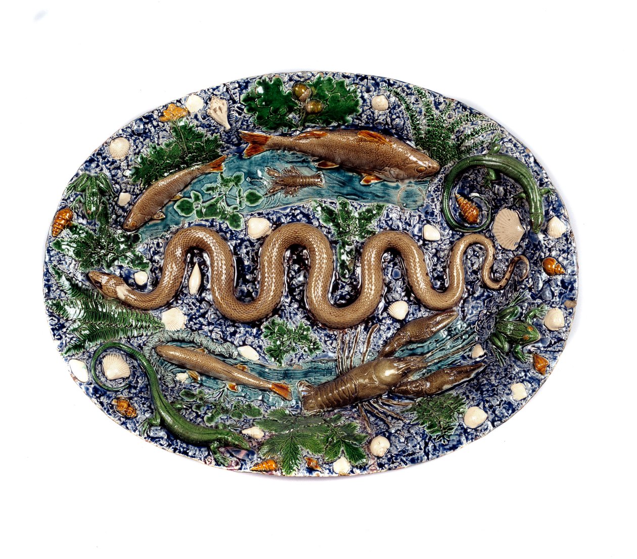 A tó a „kígyótálnak” nevezett rusztikus figurákat díszíti. Kerámia mázas földben, Bernard Palissy (1510-1589) alkotó: Bernard Palissy