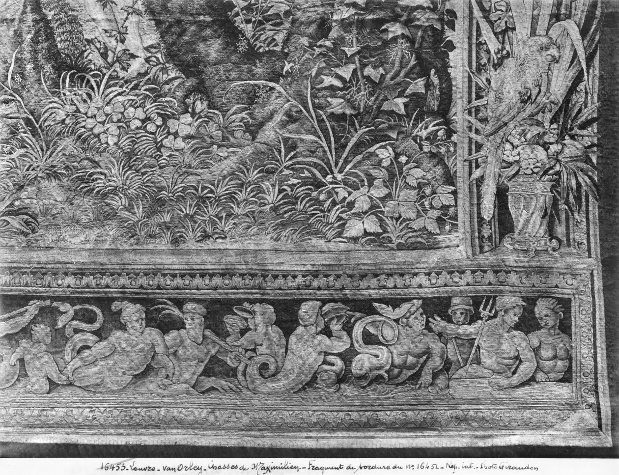 Maximiliánus vadászata, Gemini, A szarvasvadászat, a gyűlés, Gobelins Factory részlet a szegélyről lásd még 70347 faliszőnyeg kétoldalas fotó alkotó: Bernard van Orley