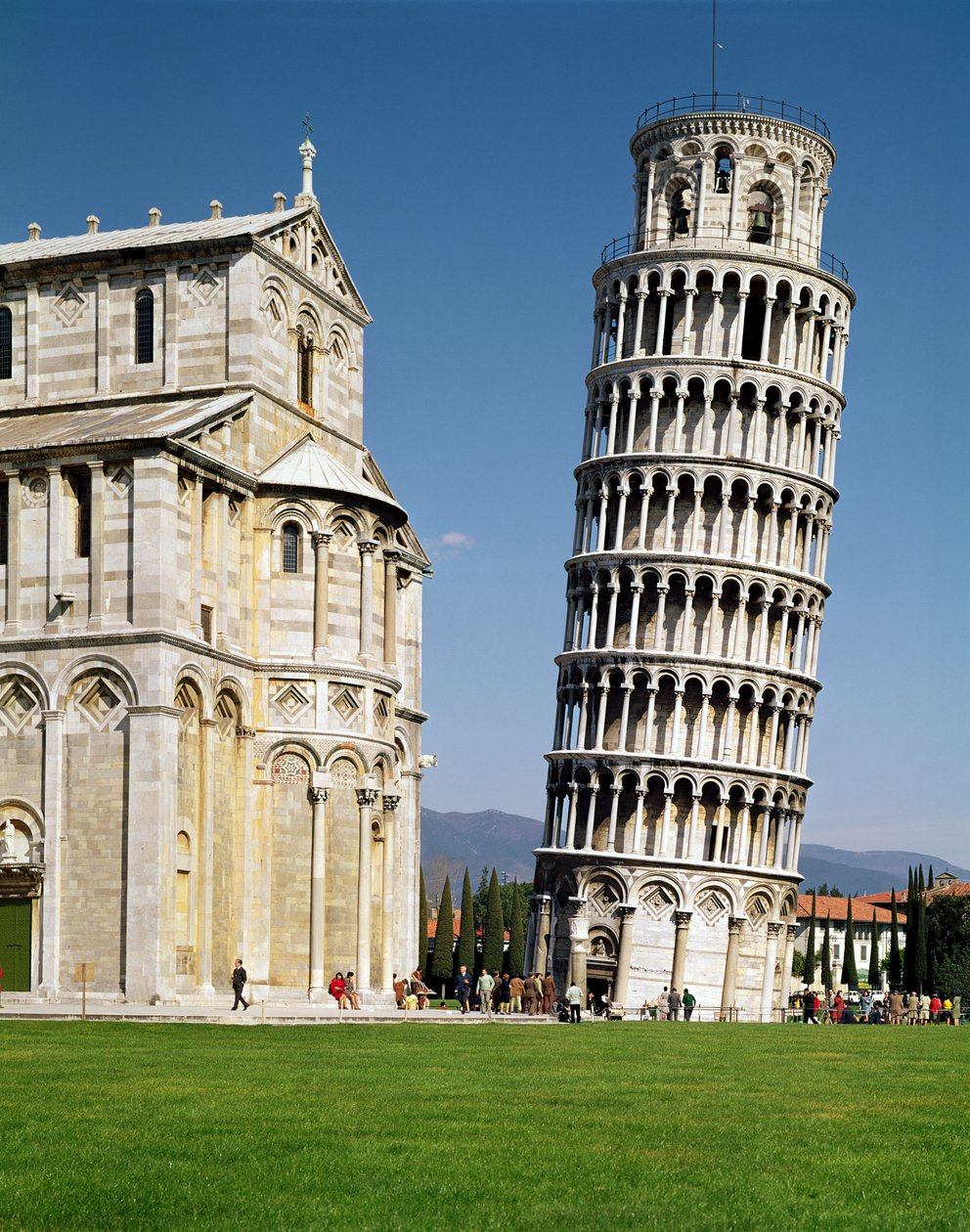 Kilátás a ferde toronyra alkotó: Bonannus of Pisa