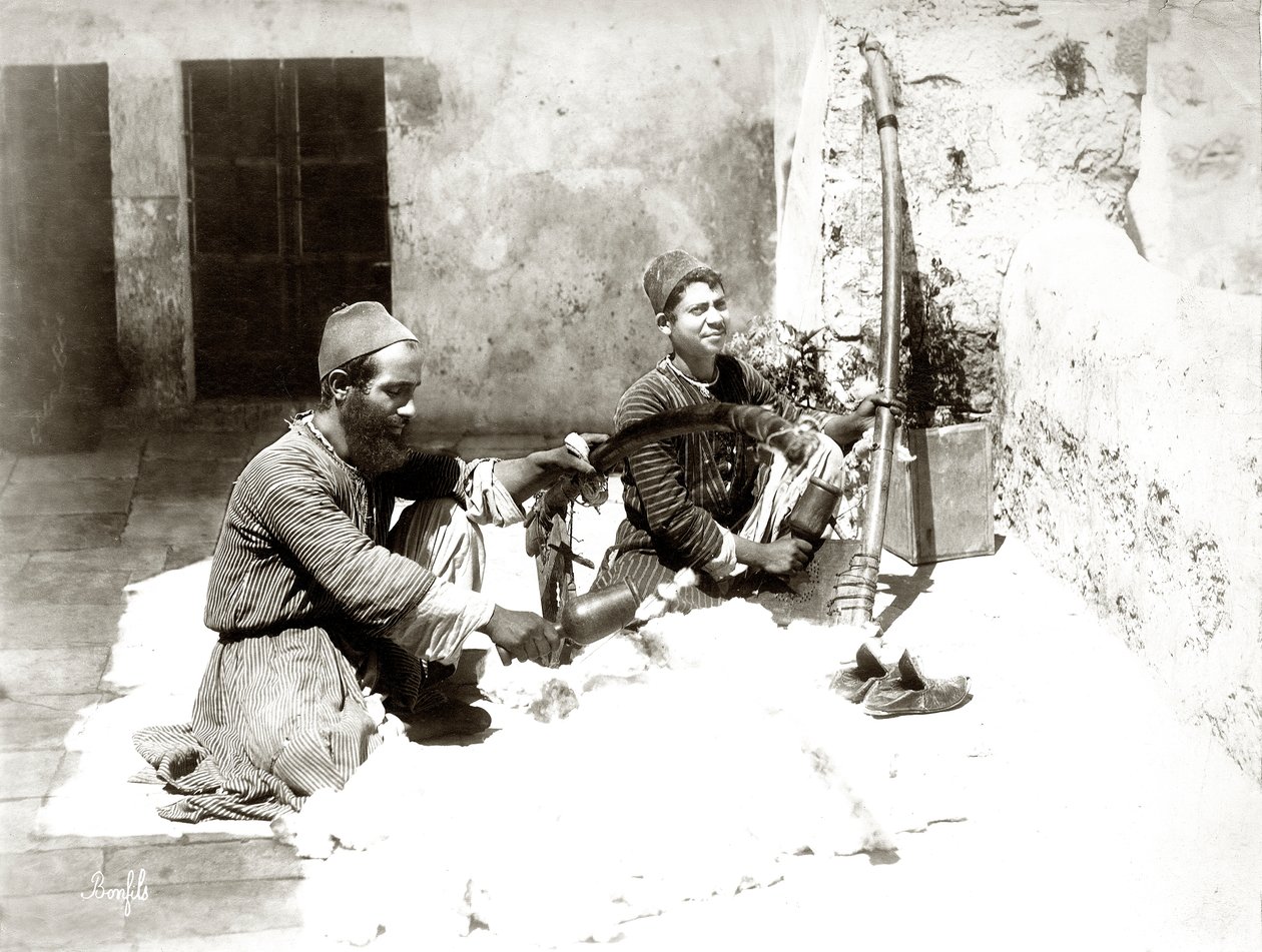 Gyapjúkártolók Jeruzsálemben, 1867-81 körül alkotó: Bonfils Studio