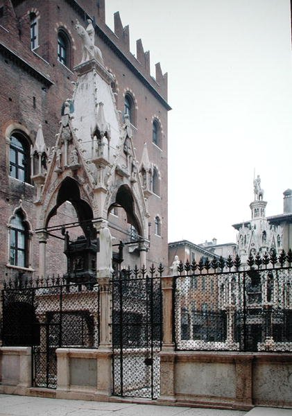 Mastino II Della Scala (1308-51) temetkezési emlékműve alkotó: Bonino da Campione