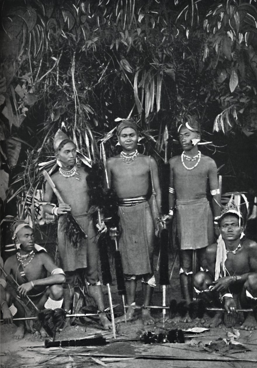 Angami Nagas teljes ruhában, 1902 alkotó: Bourne and Shepherd