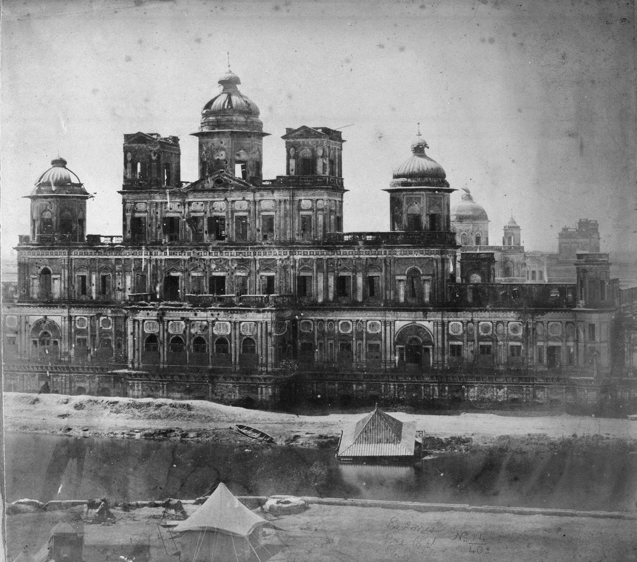 Chatta Manzil, Lucknow, 1858 alkotó: British Photographer