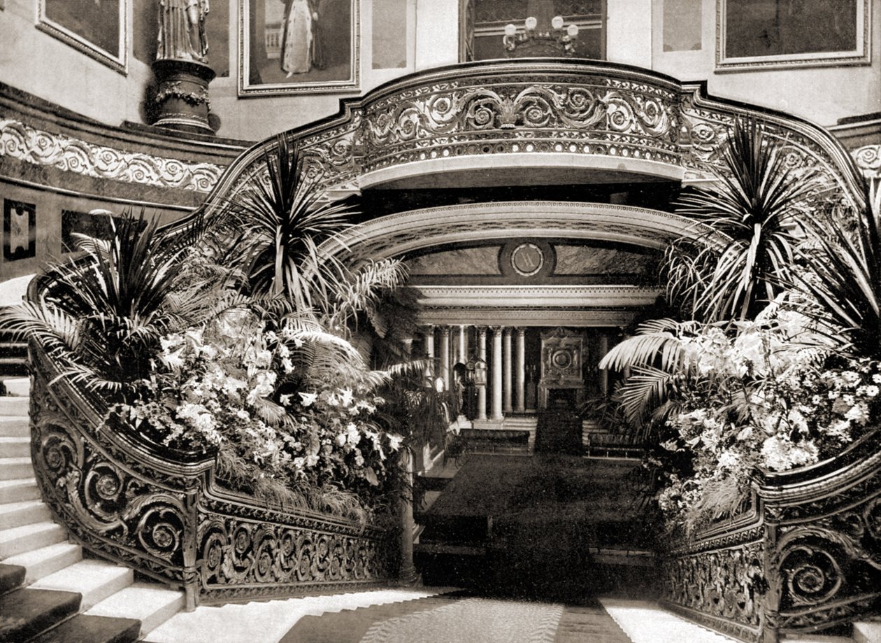 A nagy lépcsőház a Buckingham-palotában, London, 1890 alkotó: British Photographer