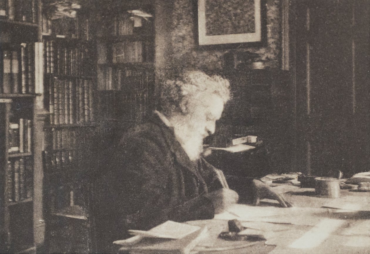 William Morris könyvgyűjtő a könyvtárában, a Hammersmith-i Kelmscott House-ban. alkotó: British Photographer