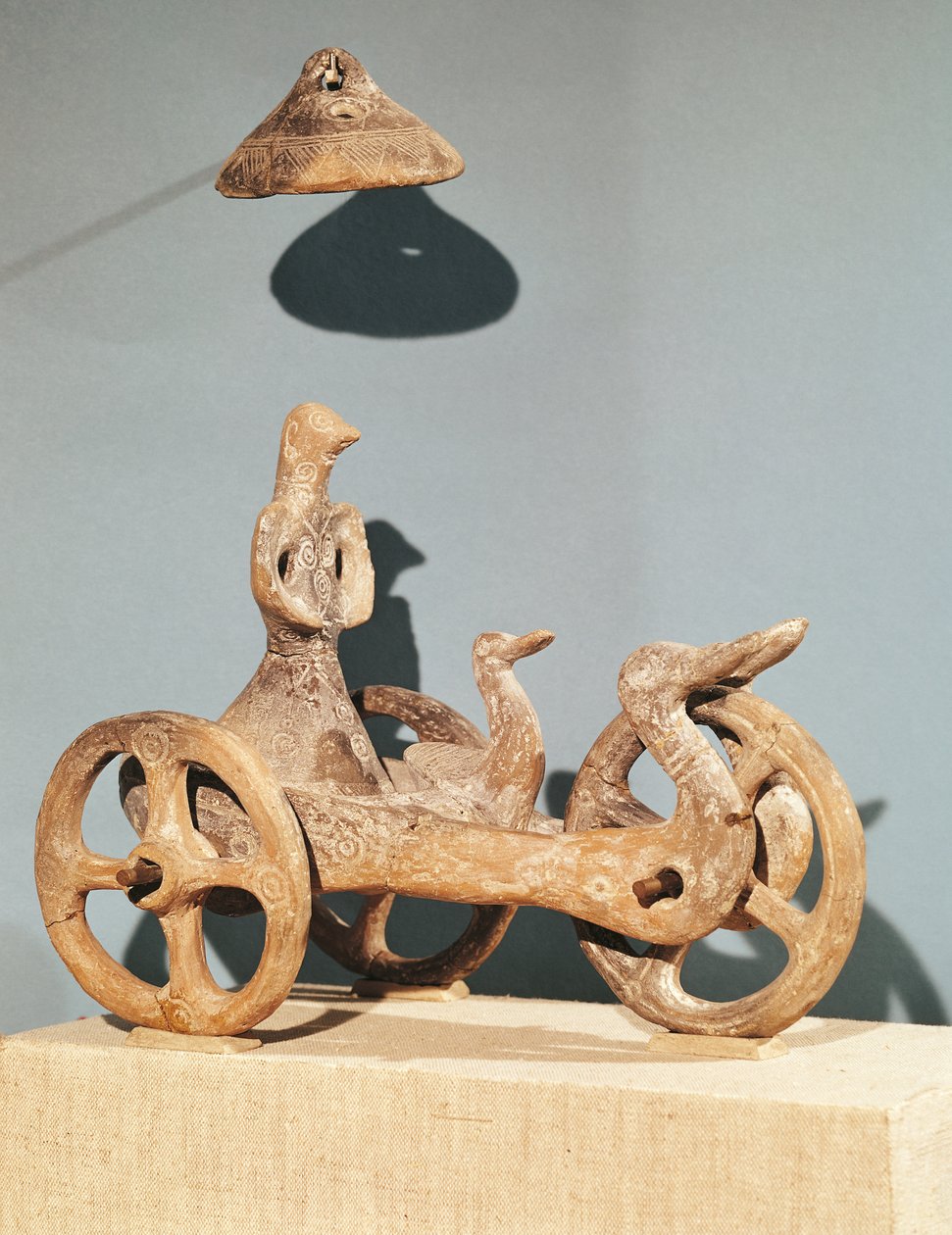 Fogadalmi szekér antropomorf istenséggel, Dupljajából (agyag) alkotó: Bronze Age