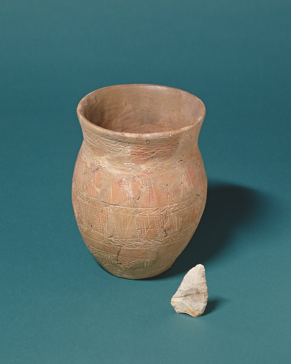 A gloucestershire-i Barnwoodban, Kr.e. 2000 körül egy temetéskor találtak főzőpoharat és kovakő kést alkotó: Bronze Age