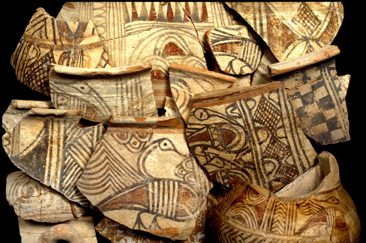 Jellegzetes halak és madarak színes mintákkal díszített filiszteus kerámia Tel Kasilból, Izraelből, ie 1099-900 körül (kerámia) alkotó: Bronze Age