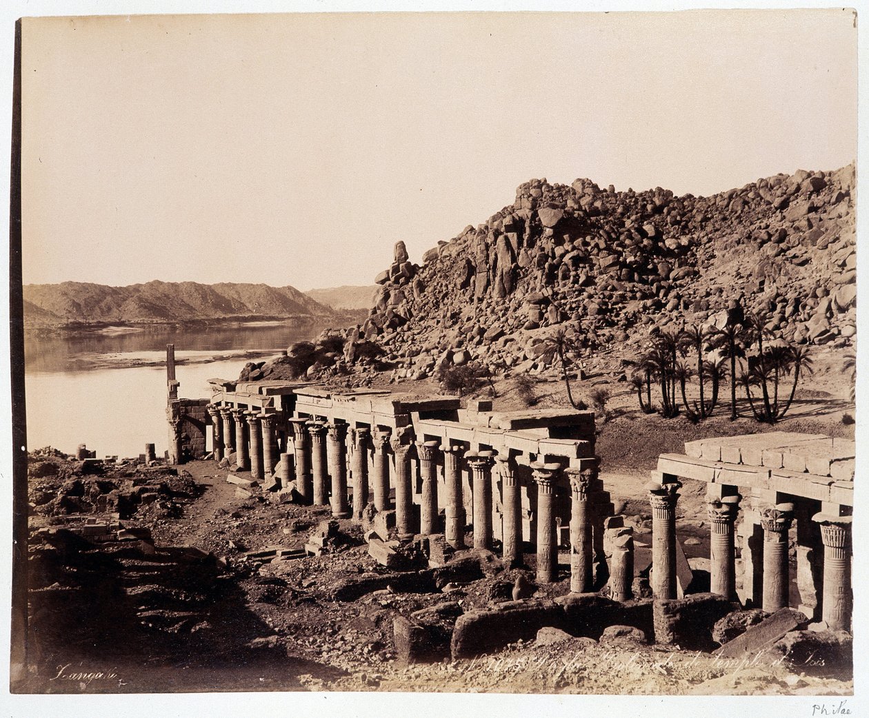 Ízisz templomának romjai Egyiptomban - a Zangali testvérek fényképe, 19. század vége alkotó: Brothers Zangaki
