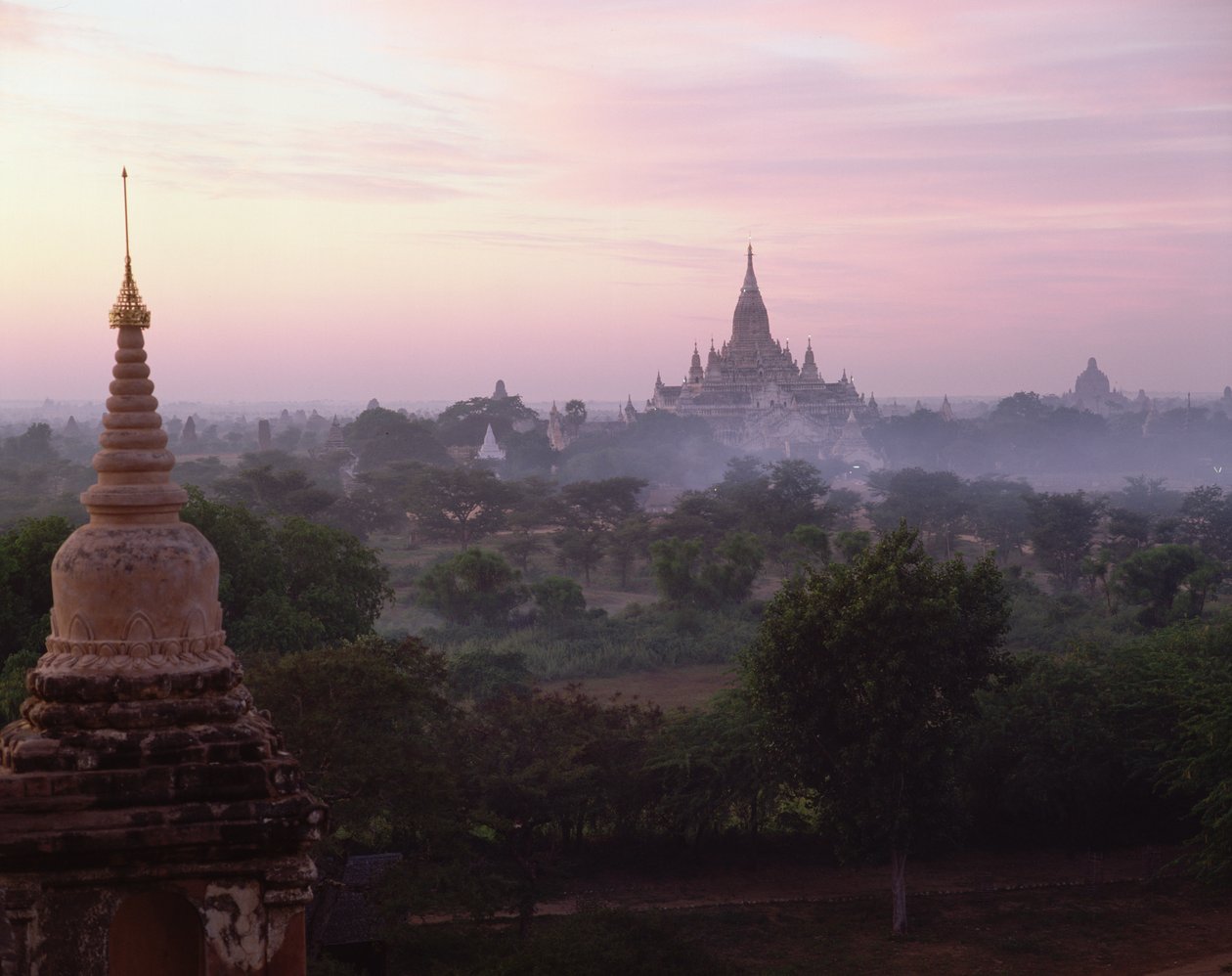Az Ananda-templom napkeltekor, 1090-ben épült alkotó: Burmese School