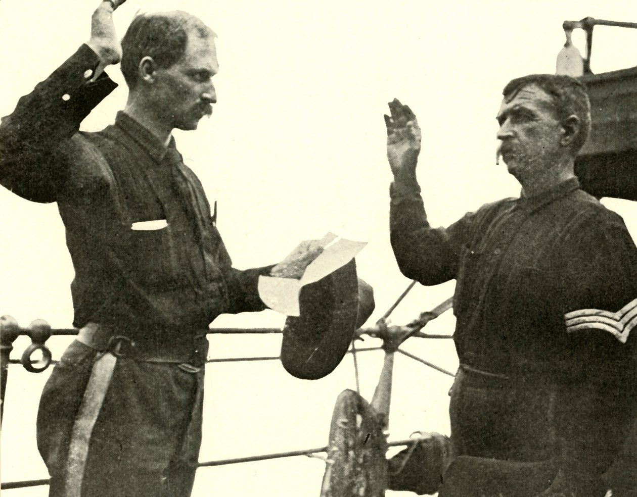Lewis hadnagy újra bevonja Thomas Dixont, spanyol-amerikai háború, 1898. június 19., 1899. alkotó: Burr McIntosh