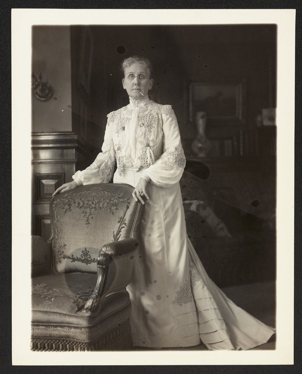 Mrs John Arbuckle, 1900-1910 körül (f/w fotó) alkotó: Burr William McIntosh