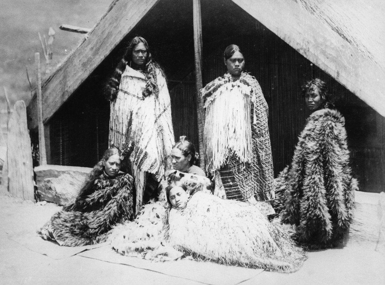 Maori nők csoportja, 1880 körüli évek alkotó: Burton Brothers Studio
