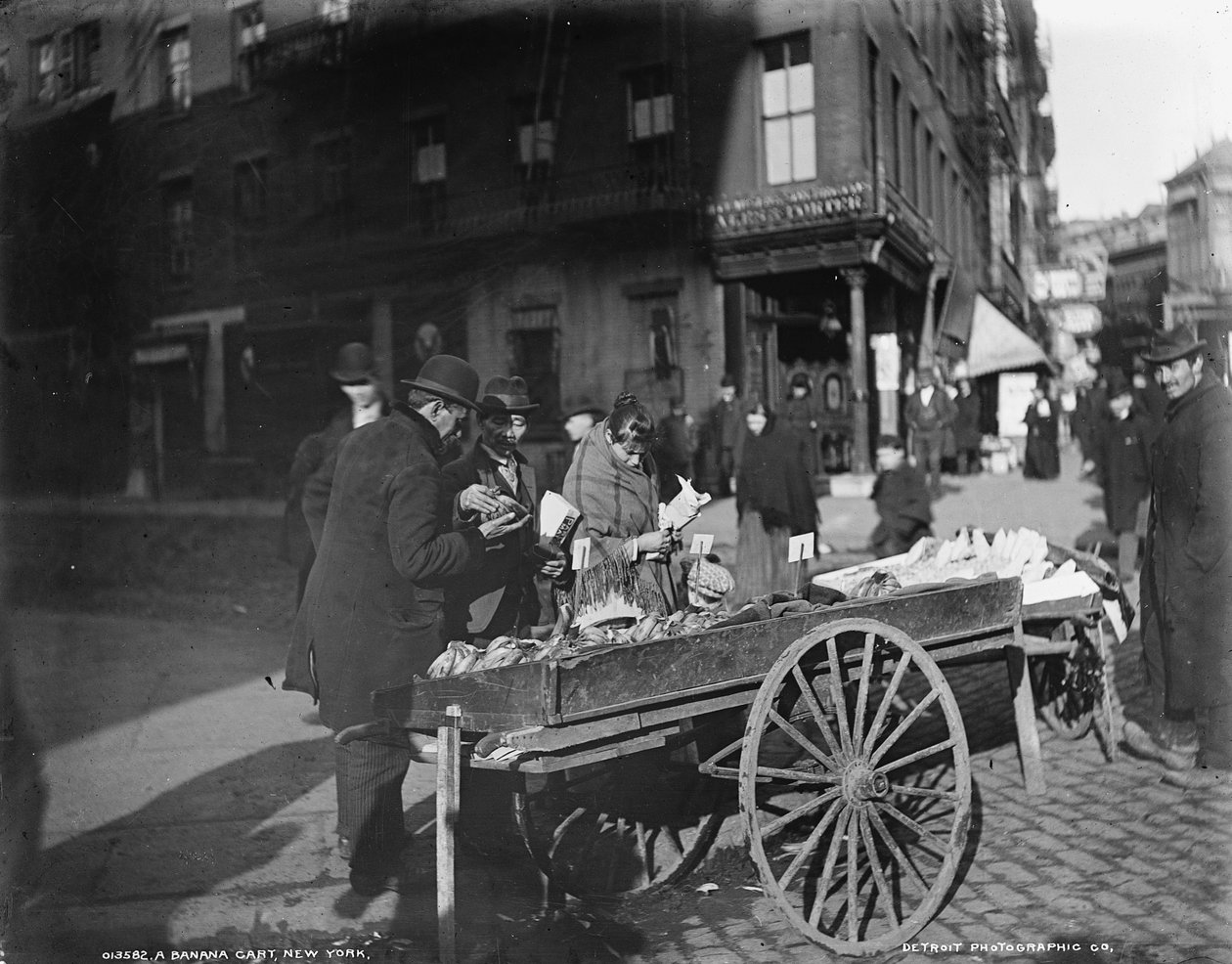 Egy banánkocsi, New York, 1900 körül alkotó: Byron Company